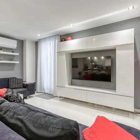 Апартаменты Modern 3br With Private Yard & Bbq By 360 Estates *