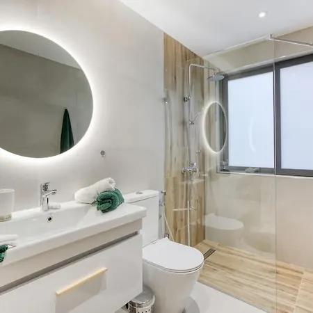 Апартаменты Modern 3br With Private Yard & Bbq By 360 Estates